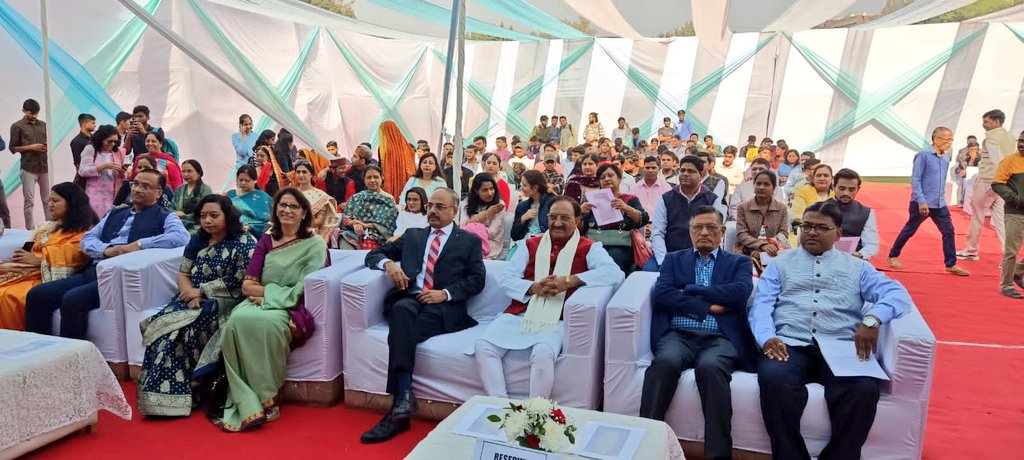 आज नई दिल्ली में आचार्य नरेंद्र देव कॉलेज (दिल्ली विश्वविद्यालय) के वार्षिक दिवस समारोह में सम्मिलित हुआ एवं उपस्थित अध्यापकों, विद्यार्थियों एवं अभिभावकों को संबोधित किया। 

इस आयोजन ने शिक्षा, नवाचार और सांस्कृतिक विविधता का अद्भुत संगम प्रस्तुत किया। आचार्य नरेंद्र देव कॉलेज