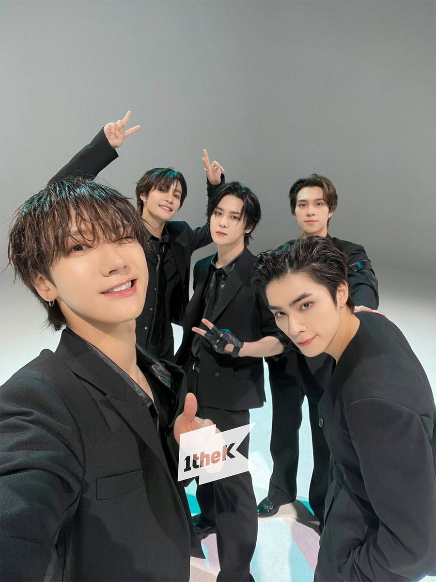 한 해를 마무리 할 수 있는 큰 원동력⚡️
= 전원 미남 #WayV + 수트 💚
웨이션브이와 #수트댄스 주파수 너무 잘 맞죠?🙂‍↕️
#FREQUENCY <a href="/WayV_official/">WayV</a>
​
#SuitDance 👉 ​ youtu.be/PYWntwKzwJ8