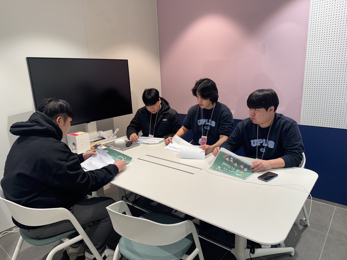 joyena5973's tweet photo. #벌써 #25년시작 #겨울
✍️'강동소매 주하' 방문🫡

24년 동안의 t-NPS 의견을 바탕으로 
😡불친절과 😊친절한 경험을 명확히 구분하여 전달하였고, 고객 경험을 더욱 향상시키기 위한 사전 예방 활동에 집중 교육을 진행하였습니다~👏👏

교육해주신 강동영지! 김나래님, 전하준님 감사합니다~🥰 https://t.co/HmVd9Fonj1