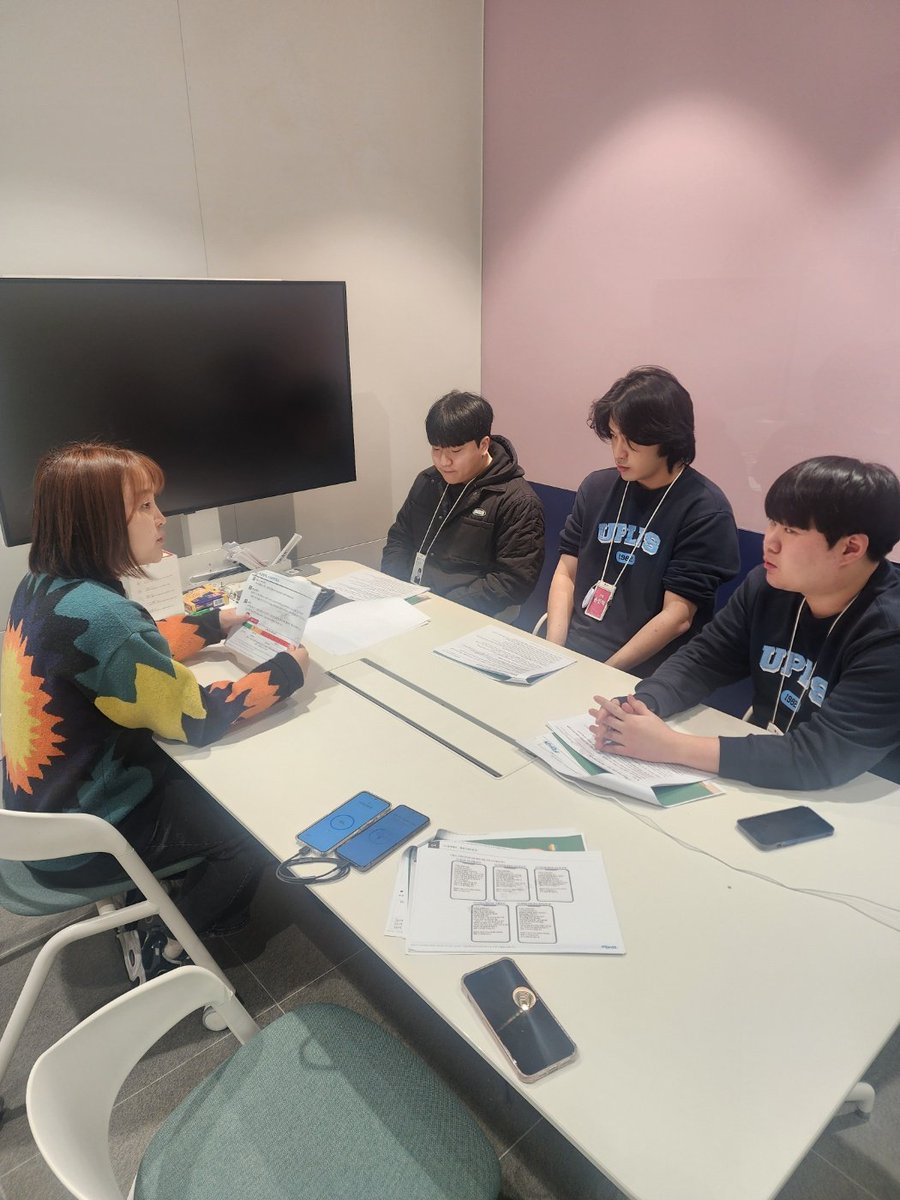 joyena5973's tweet photo. #벌써 #25년시작 #겨울
✍️'강동소매 주하' 방문🫡

24년 동안의 t-NPS 의견을 바탕으로 
😡불친절과 😊친절한 경험을 명확히 구분하여 전달하였고, 고객 경험을 더욱 향상시키기 위한 사전 예방 활동에 집중 교육을 진행하였습니다~👏👏

교육해주신 강동영지! 김나래님, 전하준님 감사합니다~🥰 https://t.co/HmVd9Fonj1