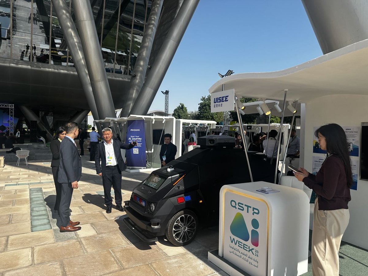 Gansha Wu, CEO of UISEE, participated in a panel discussion at the QSTP AI Week 2024, sharing the development potential and application prospects of autonomous driving technology in Qatar. UISEE also showcased its autonomous patrol vehicle, drawing the attention of many people.