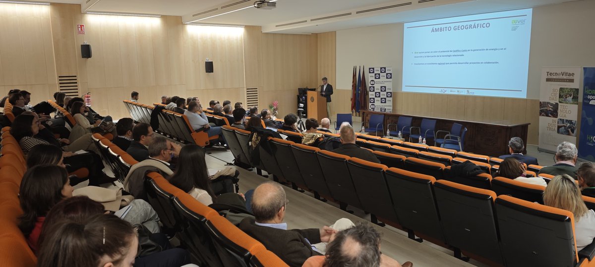 FundTecnovitae's tweet photo. Francisco Javier Cuasante, director de la Aceleradora Vertical de Energías Verdes (AEVER), presenta ese proyecto como instrumento estratégico para fomentar el emprendimiento y la innovación en el sector energético.

#JornadaHidrógenoCyL

@H2_CyL  @EiiUVa @ideva_agencia @jcyl https://t.co/V5ly0FpZW6