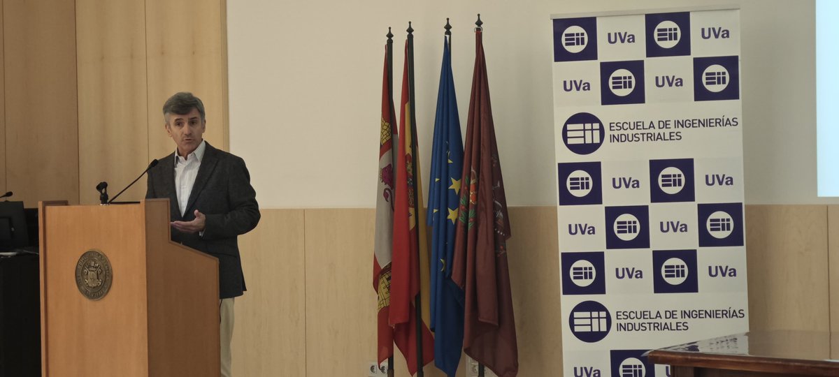 FundTecnovitae's tweet photo. Francisco Javier Cuasante, director de la Aceleradora Vertical de Energías Verdes (AEVER), presenta ese proyecto como instrumento estratégico para fomentar el emprendimiento y la innovación en el sector energético.

#JornadaHidrógenoCyL

@H2_CyL  @EiiUVa @ideva_agencia @jcyl https://t.co/V5ly0FpZW6