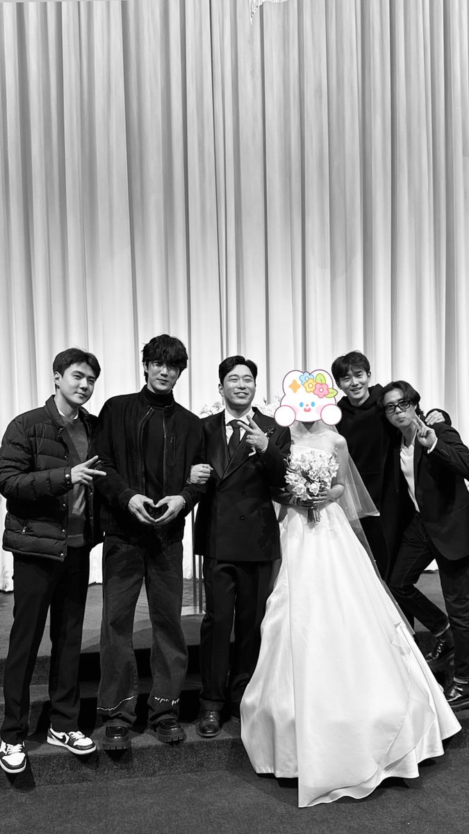 xunqi_indonesia's tweet photo. 241126 | Sehun Update✨

Update foto terbaru Sehun bersama rekan mainnya di ‘Dokgo Rewind’ Ahn Bohyun, Shin Wonho, dan Cho Byeongkyu di pernikahan Lee Beomkyu kemarin!🧡

#SEHUN #세훈 #엑소세훈 https://t.co/P4pyCCyR27