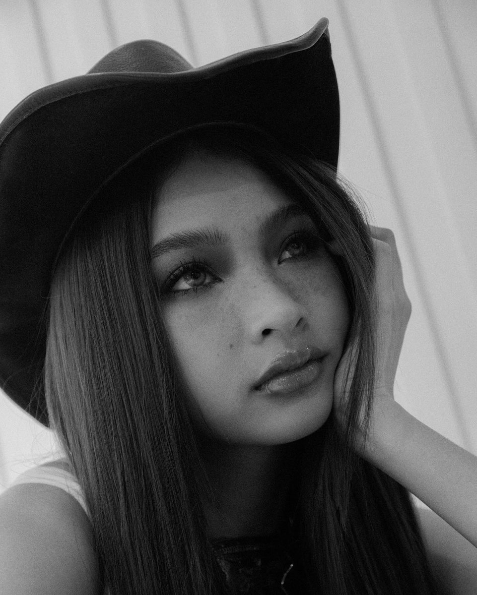 shairaluna's tweet photo. ❤️‍🔥 @bini_colet https://t.co/0dzpczXetM