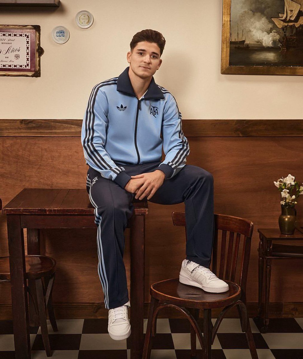 Buen día!! MARTES EN #ELCLUBDELMORO, en VIVO hasta las 10 hrs 📻 Hoy regalamos LAS NUEVAS CAMPERAS DE LA SELECCIÓN 🇦🇷 Además CENAS y HERRAMIENTAS 🍀🍀 #ElClubDelMoro en FM99.9  <a href="/la100fm/">LA 100</a> La 💯 Miranos en YouTube youtube.com/live/E-Hcka8pR…