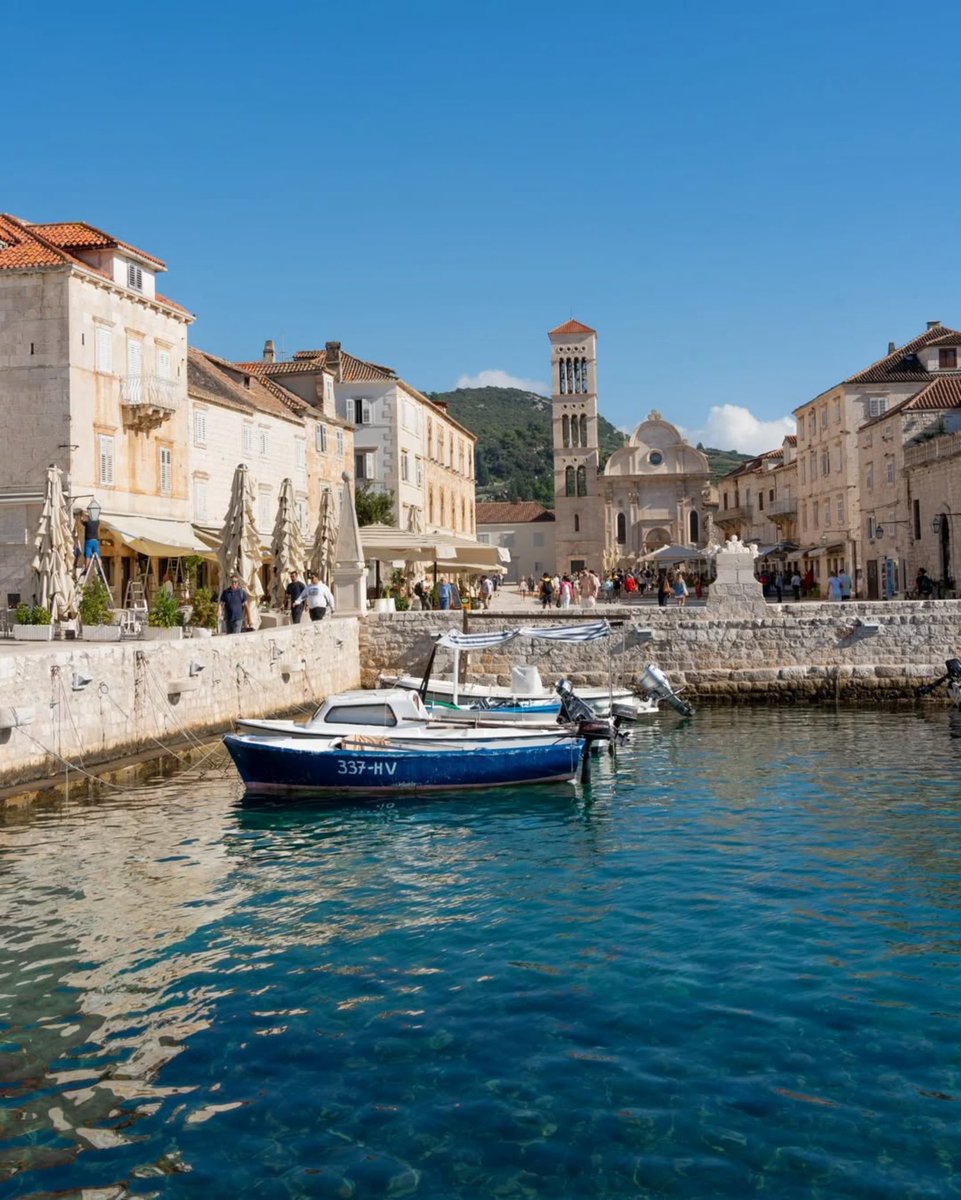 HrvatskaNaDlanu's tweet photo. H V A R
・・・
📍Hvar, island Hvar @visithvar by: @wanders.sam
・・・
Every visitor of this ancient city is sure to find his own fraction of tranquillity and magic, so generously offered by this charming place. 🩵
・・・
#photooftheday #hvar #hvartown #VisitCroatia 🇭🇷 #VisitHvar https://t.co/FeEJ0RH2xD