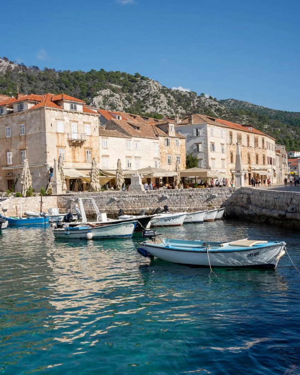 HrvatskaNaDlanu's tweet photo. H V A R
・・・
📍Hvar, island Hvar @visithvar by: @wanders.sam
・・・
Every visitor of this ancient city is sure to find his own fraction of tranquillity and magic, so generously offered by this charming place. 🩵
・・・
#photooftheday #hvar #hvartown #VisitCroatia 🇭🇷 #VisitHvar https://t.co/FeEJ0RH2xD