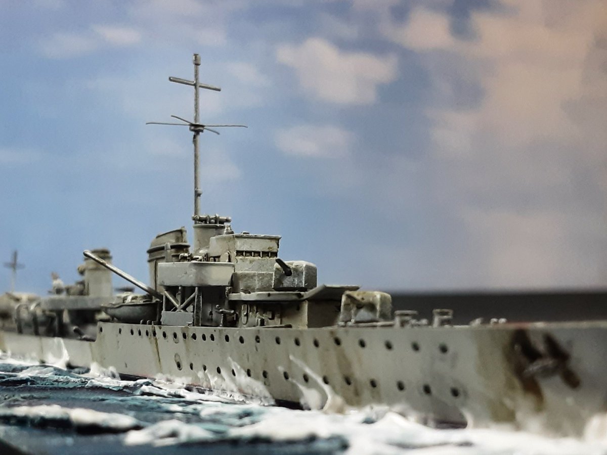 yarkshiregamer's tweet image. Just reminding myself, I need to stop f#&amp;amp;k&amp;gt;* about and get my Narvik Ships finished 😅 

#1/700 German Destroyer kit from Trumpeter Models for motivation 👍

#wargames #wargaming #modelmaking #Naval #ww2 #history