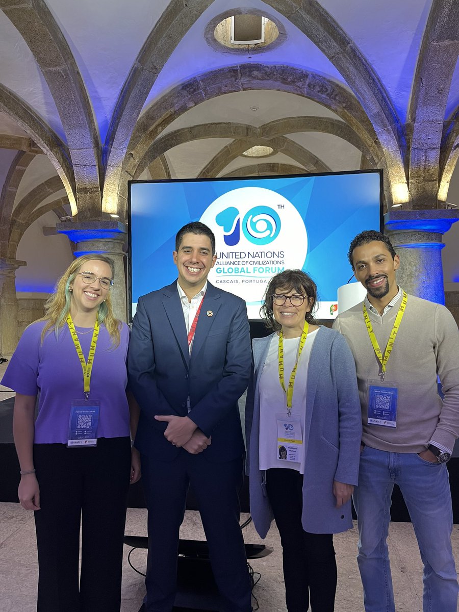 New Humanity joins the <a href="/UNAOC/">UNAOC - United Nations Alliance of Civilizations</a> Global Forum and presents the post-GenFest document “Together to Care” to <a href="/felipepaullier/">Felipe Paullier</a>, Secretery General for <a href="/UNYouthAffairs/">UN Youth Office</a> . This is our commitment to continue in dialogue with the youth for humanity! #cascaisforum