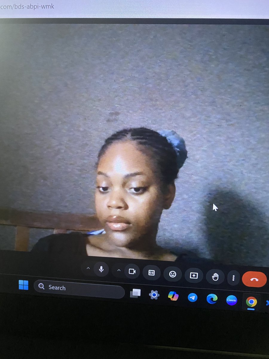 essienjoy_'s tweet image. If i was not coding i would have been a face model 🌚
