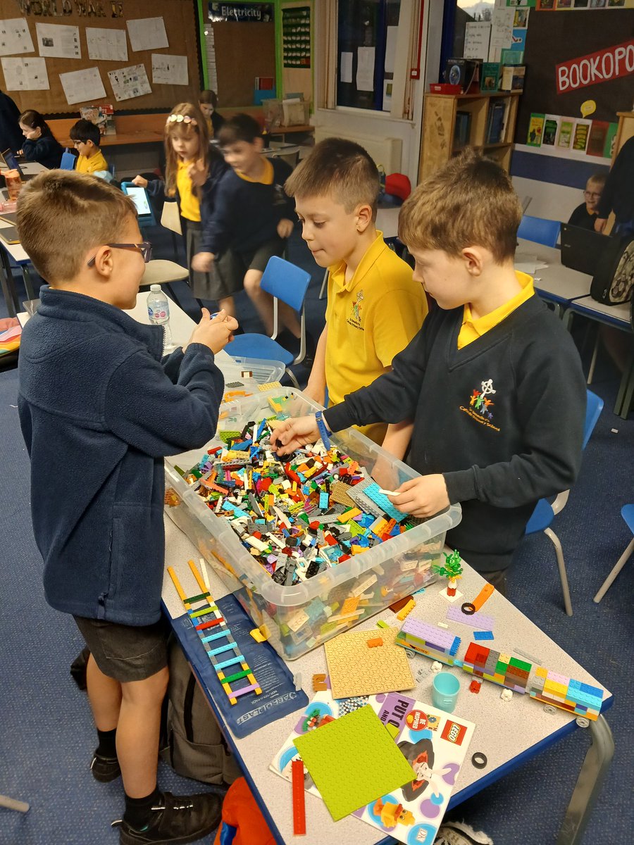 IzwizRobotics's tweet photo. Lots of creative builds yesterday @sbcps1. Plus we got to see how the Scratch Coding platform could be used to program the EV3 robot at the #afterschoolclub and we continued to develop our understanding of the #python #coding language and #scratch3 to create games and mazes. https://t.co/RZnbyRgEhT
