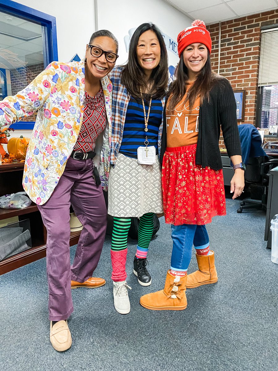finnegan54321's tweet photo. Mix it Up Day at The Middle! Great seeing staff bring out their fun and creativity! #MetzPRIDE #spiritday https://t.co/rziuQSYhor