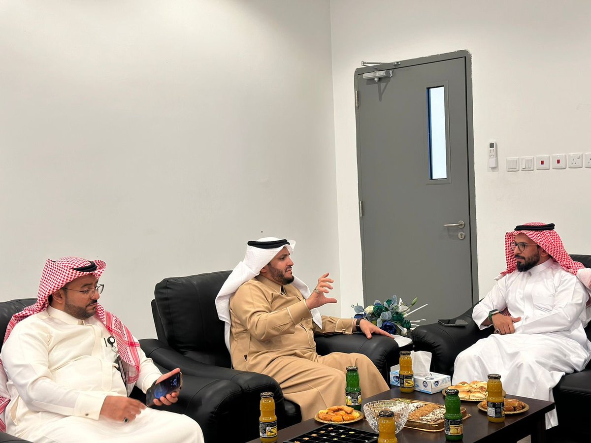 استقبل الرئيس التنفيذي
عبدالله بن أحمد الشهري 

د . ياسر الرازحي 
مدير نجاح الشركاء بالمنطقة الوسطى والجنوبية لشركة كلاسيرا <a href="/ClasseraME/">كلاسيرا الشرق الأوسط |Classera Middle East</a> 
جرى خلال الإجتماع مناقشة التطورات و النجاحات الي حققتها شركة رواد الوطن و تعزيز الشراكة مع منصة كلاسيرا .
#تعليم_عسير | #مدارس_رواد_الوطن