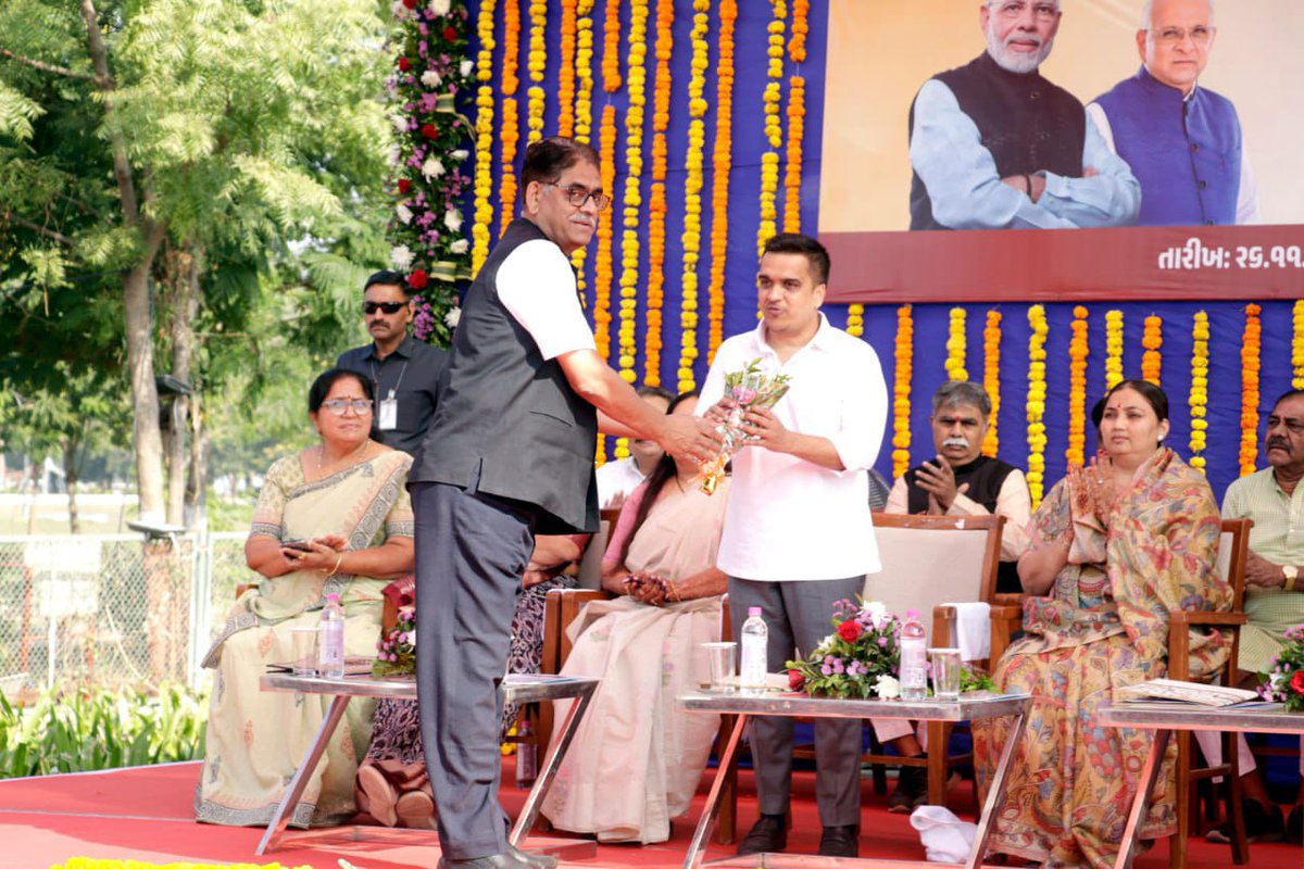 mybharatgujarat's tweet photo. State Level Celebration of Constitution Day https://t.co/tj5fNtQrTg