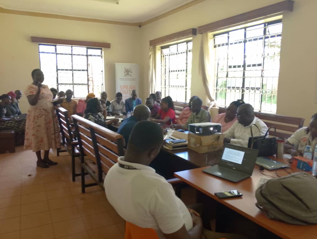 AccobUg's tweet photo. Executive Director, ACCOB engaging stakeholders on how best civil servants and politicians can promote integrity and restore values while executing their work. This was developed using the concept of #NationalIntegrityAward2024
@Accu_Ug 
@actionaiduganda 
@Benardkn 
@tiuganda1 https://t.co/HmK3iQu6ue