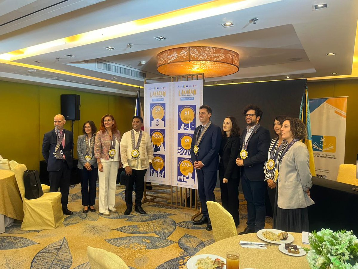 The <a href="/AECID_es/">AECID</a> delegation with the director  @Anton_Leis commemorate the closing of the #Lakaran (Human Rights caravan) as one of the flagship initiative of @Gojusthrp with @CHR <a href="/EUinthePH/">EUinthePhilippines🇪🇺🇵🇭</a>  #HumanRightsforAll