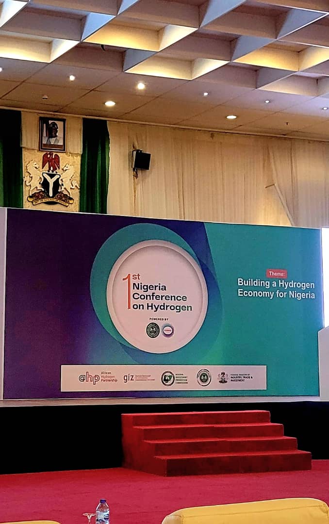 PETAN_official's tweet photo. PETAN AT THE NIGERIA CONFERENCE ON HYDROGEN

PETAN joins industry stakeholders at the State House in Abuja for the inaugural Nigeria Conference on Hydrogen  jointly organised by the Ministry of Petroleum Resources, Nigeria and the @FOSSREA 

#PETAN
#hydrogen 
#technology https://t.co/30roTBhXfQ