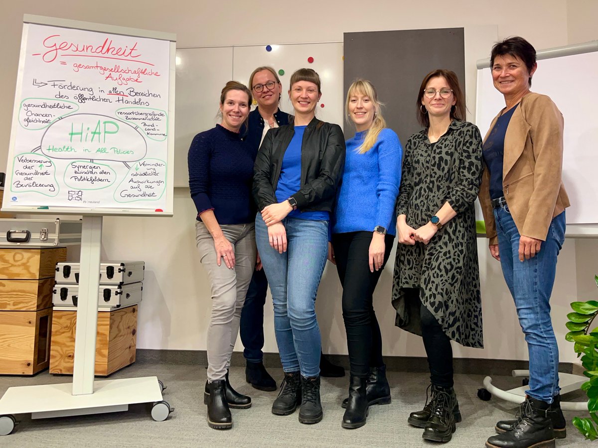 #teamwork: Zum EAT 2024 am 21.11.2024 in #Erfurt trafen sich die 13 Thüringer Projektstandorte zum Austausch über die Gesundheitsangebote, Zielgruppenansprache und kommunale Vernetzung - mit dem HiAP-Ansatz im Fokus.🤝#GKVBuendnis