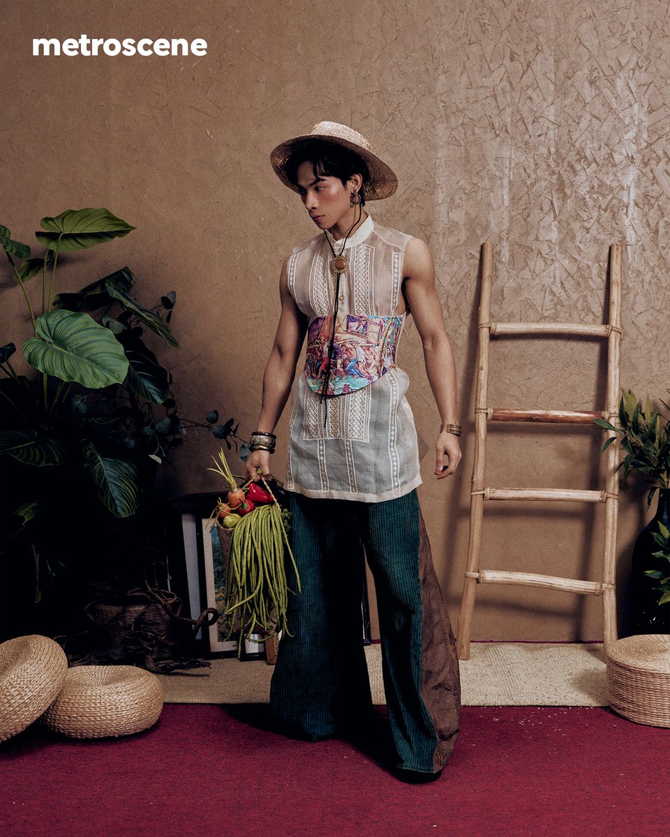 MetrosceneMag's tweet photo. The Bloom of Bayanihan 🧺

Taneo shines as Hardinero.  A tribute to his Kalinga roots, honoring their rich agriculture and artistry. 

Photocard Pre-sale: https://t.co/7dOdjKFGo6

#AlamatxMetrosceneMag
#HirayaWithMetrosceneMag https://t.co/8g6Bpaik1k