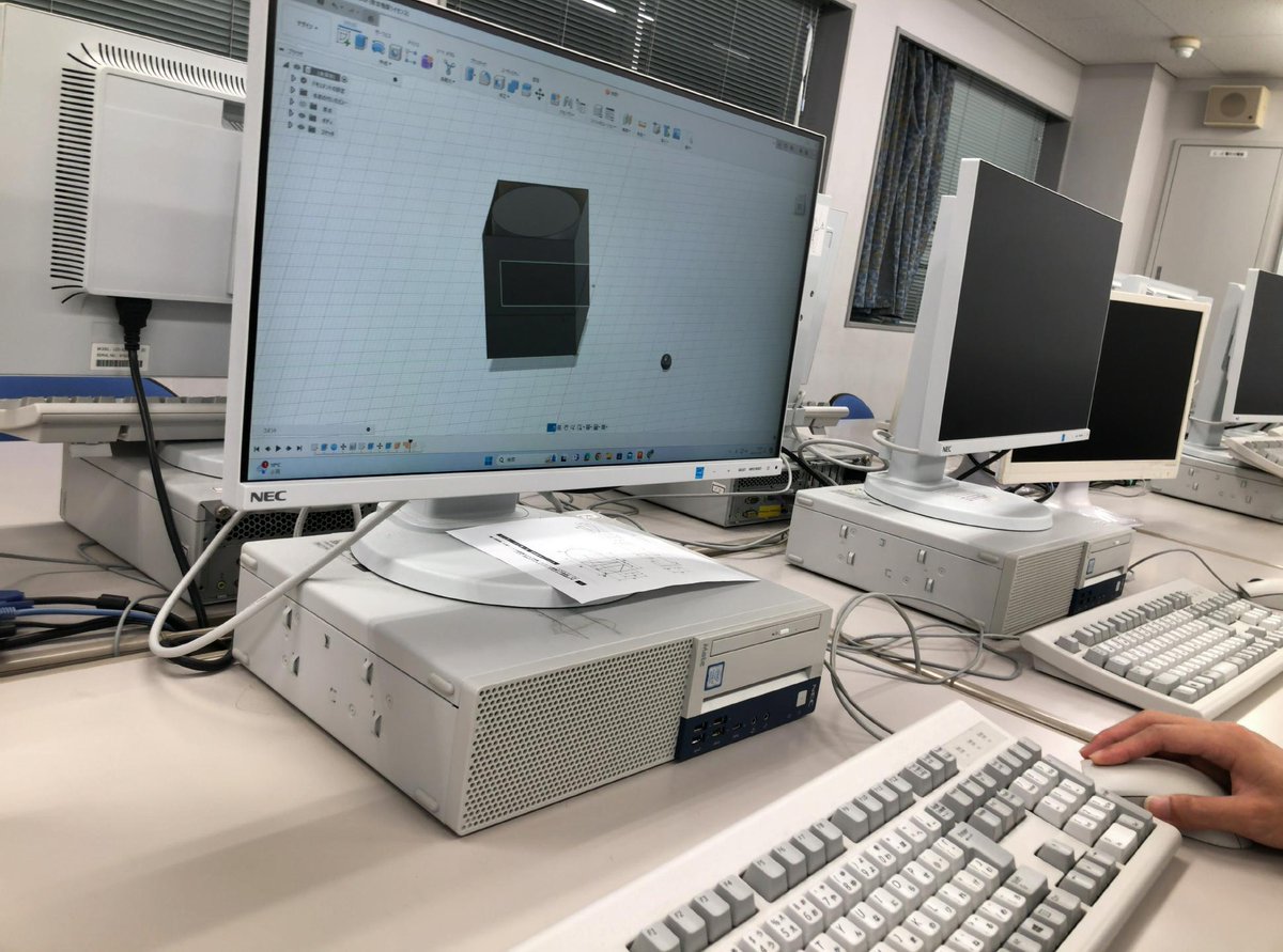 ArtTechnoLab's tweet photo. テクノの活動のようす
11/26(火)の夕方は、3DCAD

高速グルグルのマウス操作

#3DCAD
#アートxテクノラボ
#サンテクノカレッジ https://t.co/IY0szHUz85