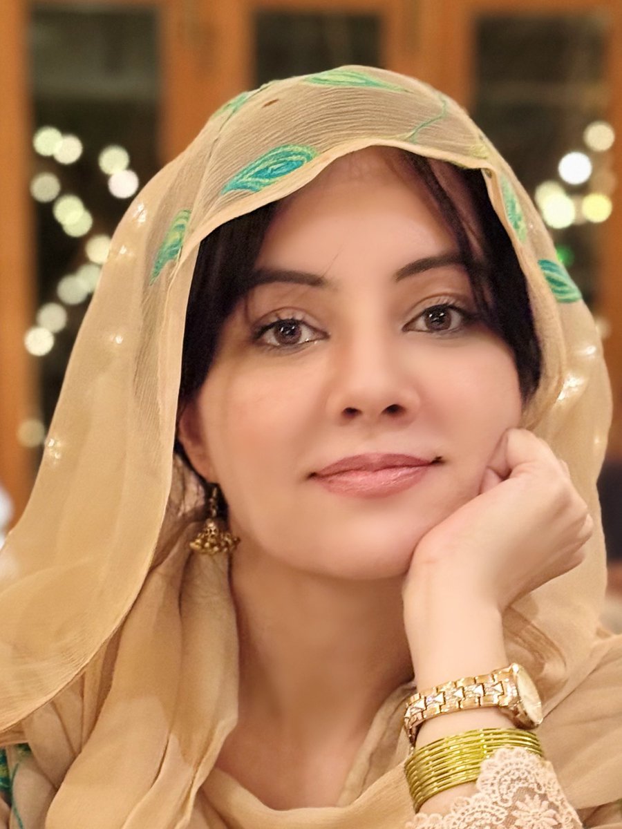 Rabipirzada's tweet photo. لوگ کہتے ہیں ، کوئی بیوٹی کریم آپ کی سکن نہیں بدلتی ، میں کہتی ہوں ایک دفعہ آزما کر ضرور دیکھیں ۔
All my life, the only thing i never left is truth and confidence on my hard work. Use haya beauty cream once you will know why? https://t.co/2WTnrH6eAo