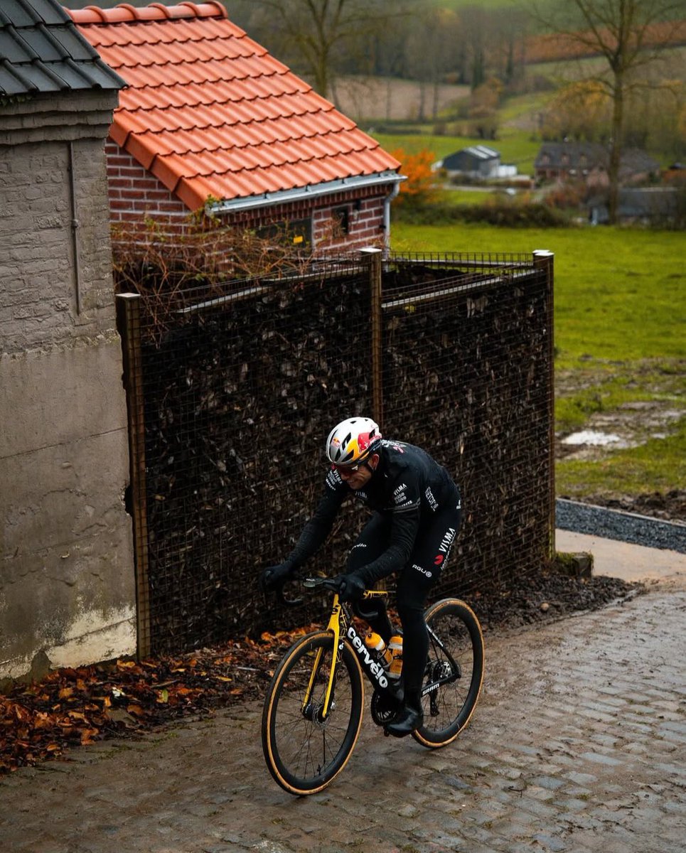 Lukáš Ronald Lukács tweet media