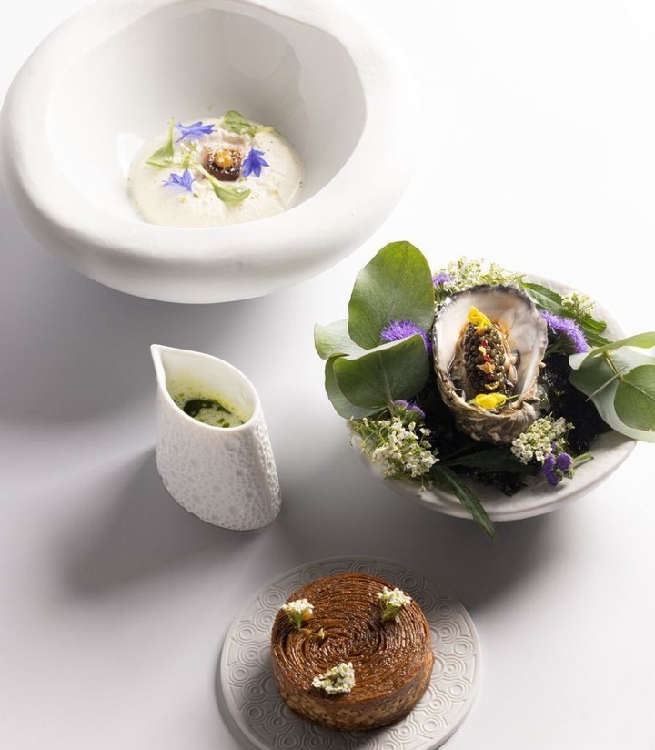 PerformProtocol's tweet photo. Évasion culinaire à l'oiseau blanc 🍽

Le restaurant L'Oiseau Blanc du @thepeninsulaparis, 2 étoiles au @michelinguide, et sa terrasse sur le toit offrent une vue panoramique exceptionnelle sur les monuments emblématiques de Paris. https://t.co/vmIKFkcaYx