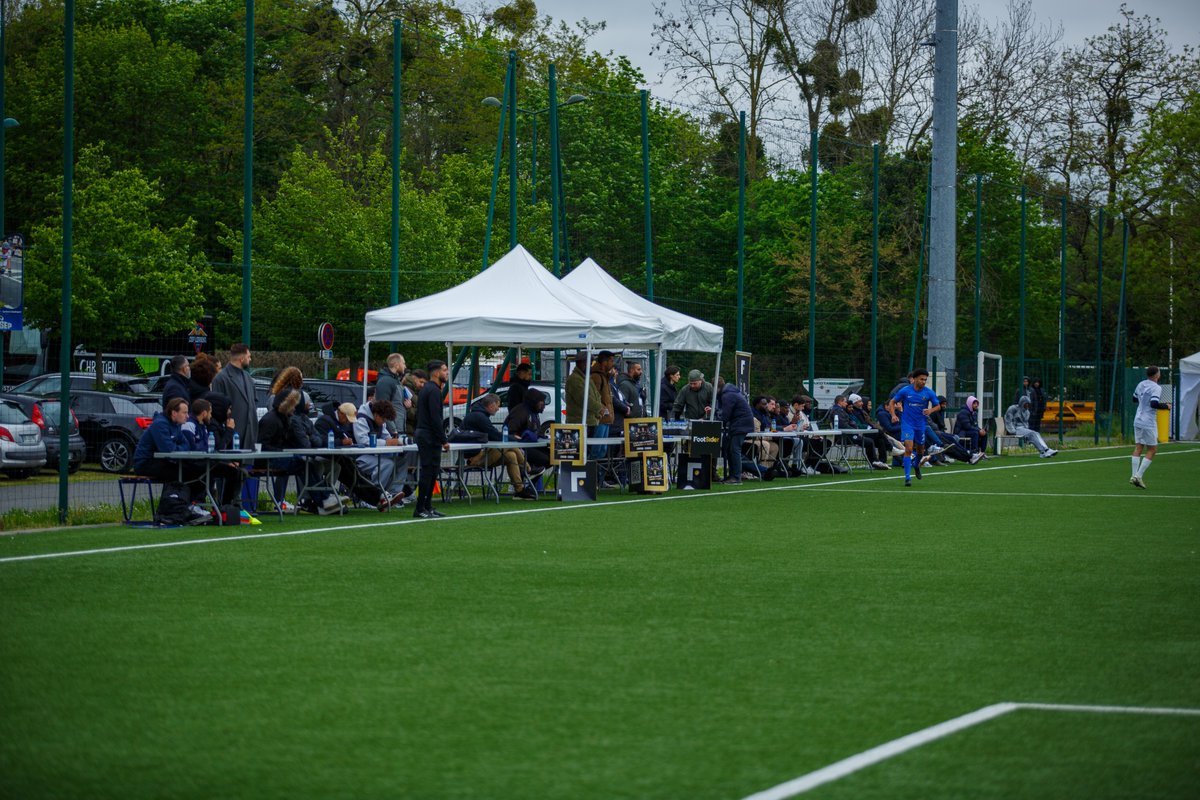 Footsider tweet media