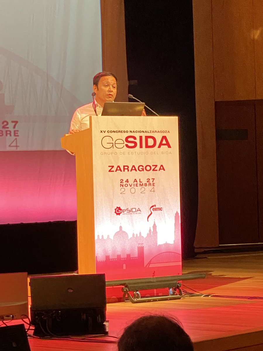 DrBike7's tweet image. Excelente presentacion de @RevolloBoris  sobre el de riesgo de Cancer anal segun la cifra de CD4 nadir, con emotivo agradecimiento a @RaqueLIguacel y @DrBike7 #GeSIDA24