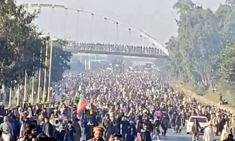 نكلو پاكستان كى خاطر 🇵🇰