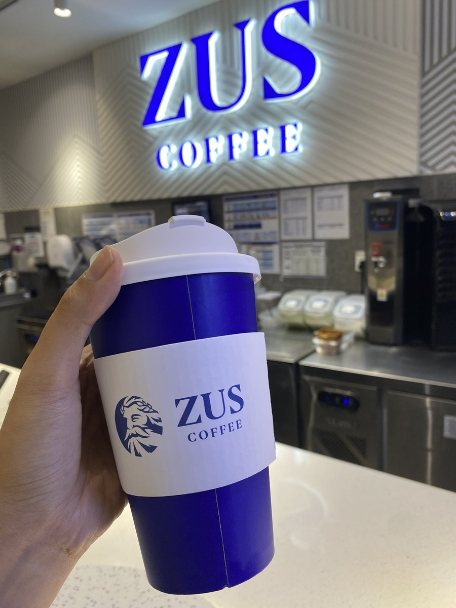 _mimisaidi's tweet photo. Untung gila sape pakai debit card Maybank, boleh beli @ZUSCoffee harga RM5 je sampai tahun depan 🥹🫶🏻

#ZUSxMaybank #RM5Coffee #ZUSCoffee #MaybankDebit https://t.co/VI6X7sL4Ym