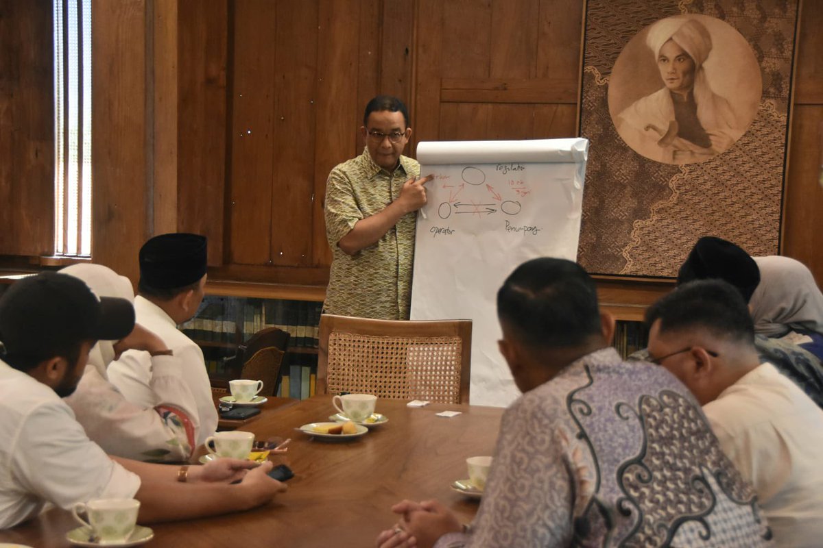 bangherikoswara's tweet photo. Sdh kuliah perihal transportasi publik, tapi kgk nyampe 22 sks.

Maapin muka sy yg tegang bangat yak https://t.co/pws82dY2XK