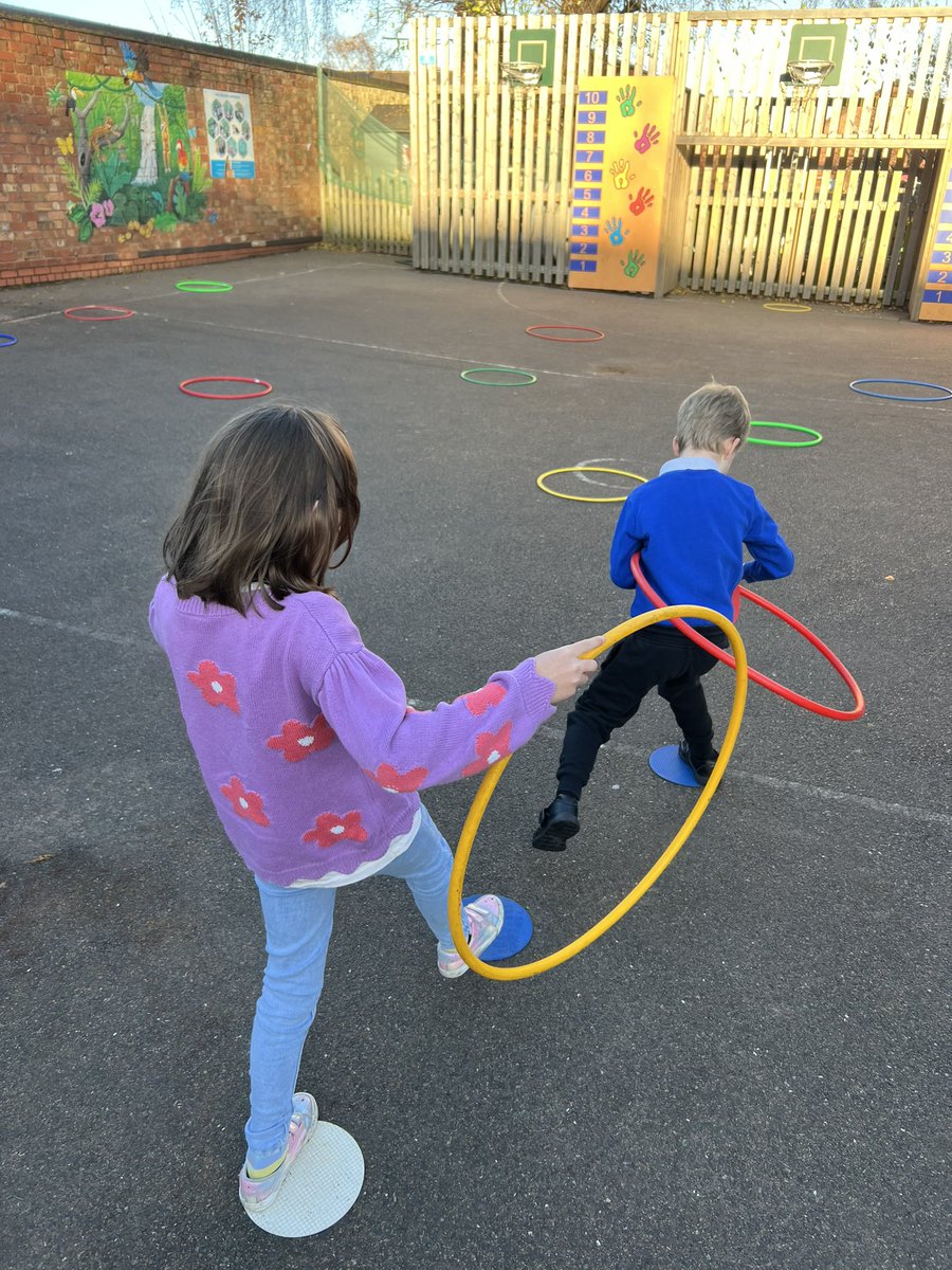 ClaphamTerrace1's tweet photo. An unbelievable mission today led by the Year 2s! Can they complete the fire trap? #CommandoJoe #Mission @CommandoJoes https://t.co/Tztu6eTBv2