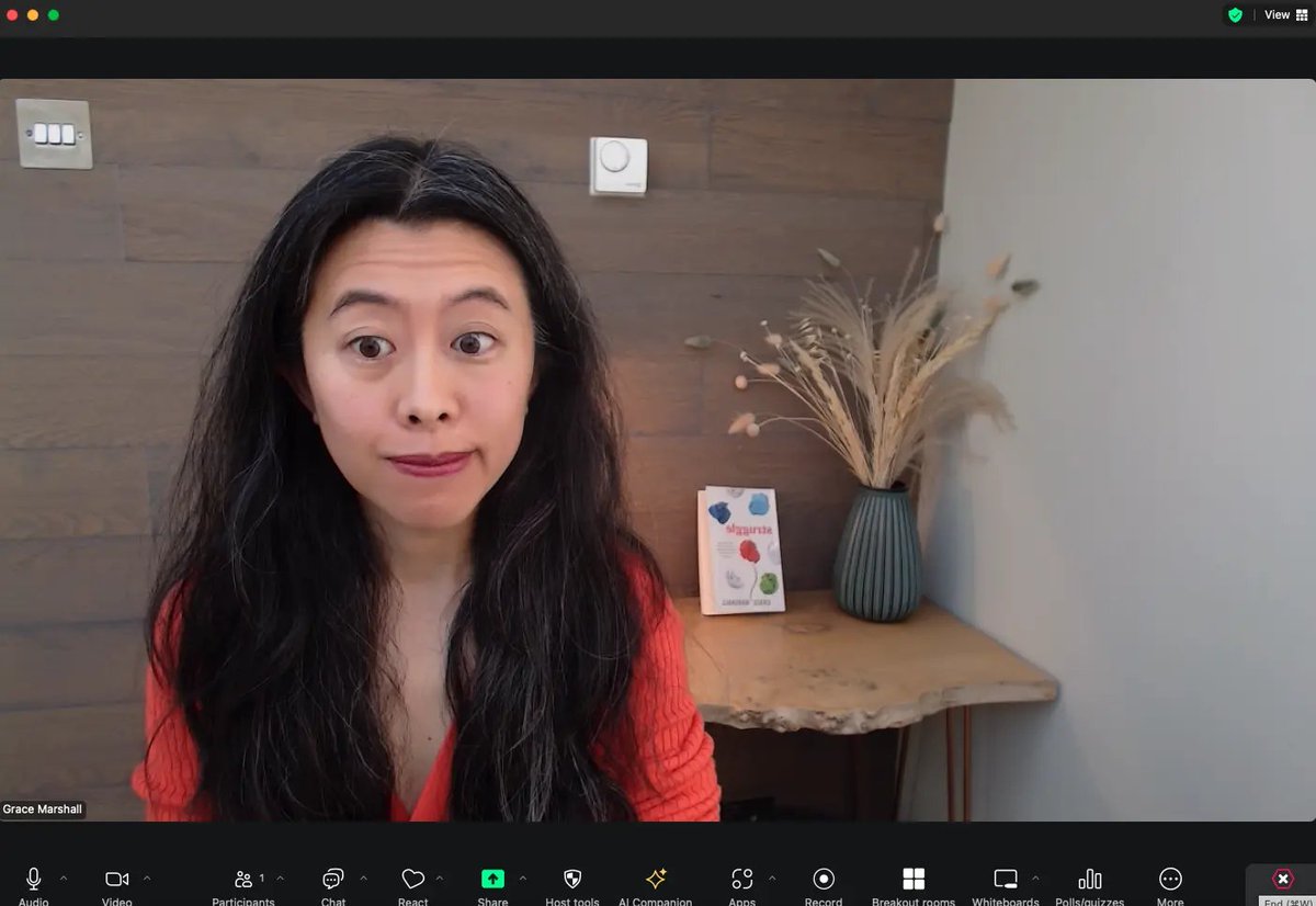 Do you have a habit of losing track of time?
If I’ve got a call coming up:

I open my Zoom room.
Carry on working with the sound ON.
When the person arrives, the Zoom doorbell rings.
I get pulled out of whatever I’m immersed in.

A tiny tweak but a game changer for being prepped!