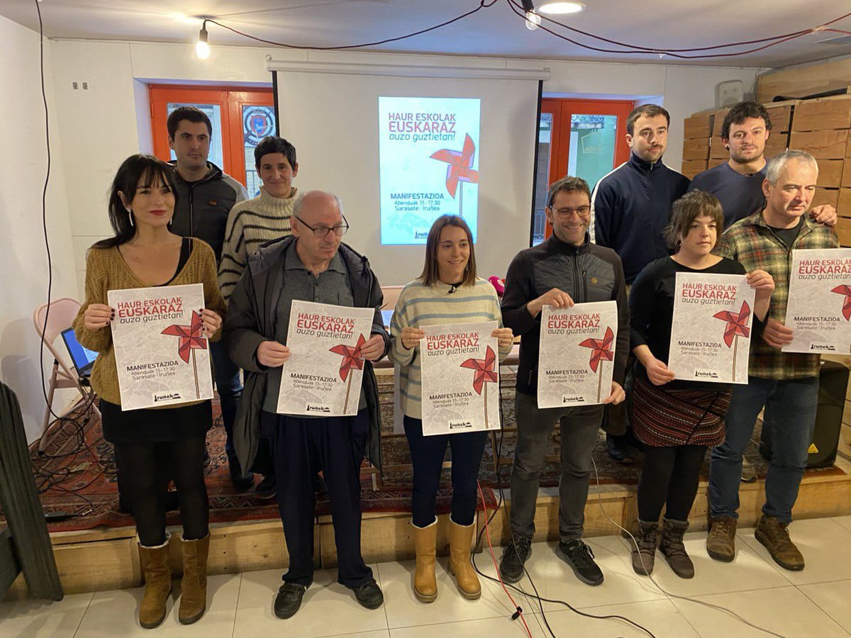 Gaur goizean LABAn eman dugu abenduak 11ko manifestazioaren berri. 
Haur Eskolak euskaraz nahi eta behar ditugulako Iruñeko auzo guztietan.