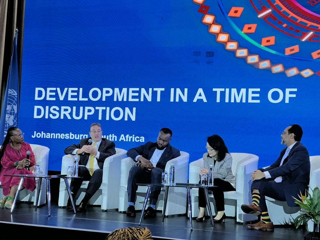 Carlosoctavio25's tweet image. Desarrollo en tiempos de disrupción, abordajes no lineales y descentralizados, disrupción como oportunidad de cambio. Fantástica discusión en Johannesburgo durante el 2do. día de la reunión global de líderes globales del PNUD.
#Globalgoals #SDGs #FutureSmartUNDP
