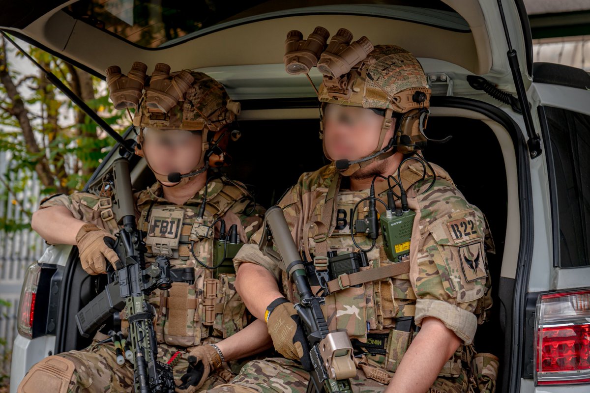 NguyenPL2000's tweet photo. To be honest sitting in the trunk wearing all the gear isn't really comfortable 🤠
#LE #LE装備 #FBI装備 #FBIHRT https://t.co/XJszItmHpJ