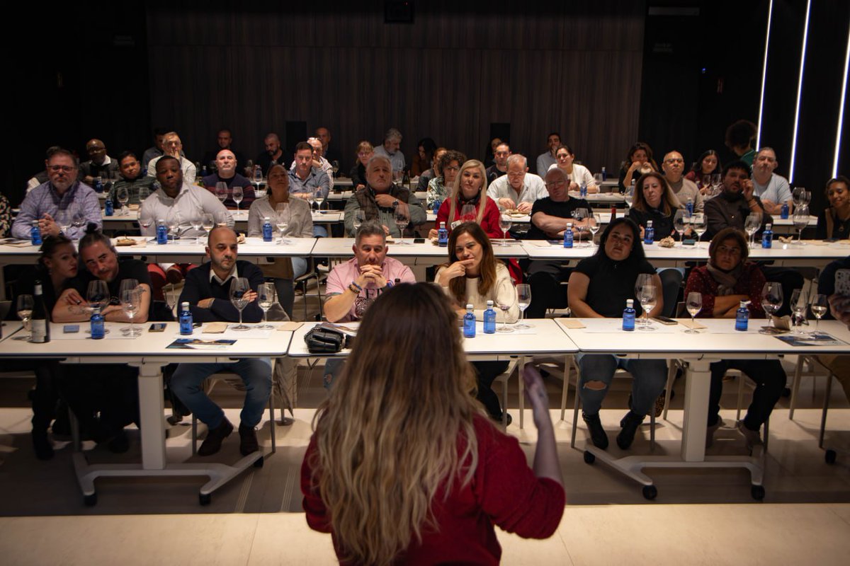 CCarreteroR's tweet photo. Ayer celebramos el compromiso de 59 establecimientos de hostelería en #Alcorcón con la calidad y la mejora continua.
Gracias a @delgadoselecc por su implicación en Alcorcón Cultura Gastronómica. Avanzamos hacia la excelencia gastronómica en nuestro municipio. 🍽💛
#imepe https://t.co/npevS6nBZJ