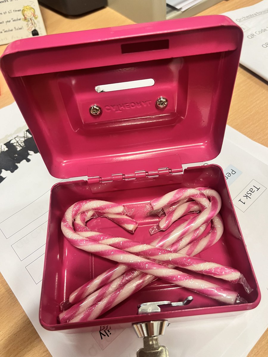 1P8 revising Instruments of the Orchestra with a QR code scavenger hunt!🎻🎺

Well done to the winning team!!🥳