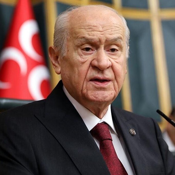 Fatih Ergin: “MHP'yi eleştiren gazetecileri hedef alan Devlet Bahçeli'ye bir haber vereyim:

MHP'de akçeli işler 3 vekille sınırlı değil!

Genel Merkezde görevli olan ve yabancı uyrukluların sınır dışı kararını ya da ülkeye giriş yasağını para karşılığı kaldırtanlar var.”