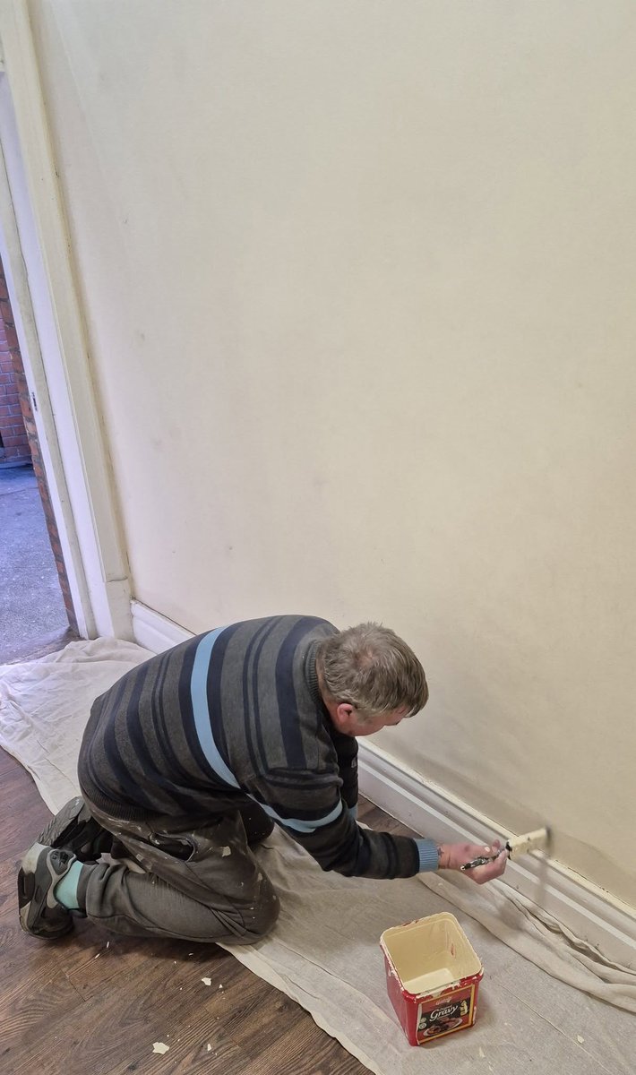 A Poplar House resident who has been helping out Dave, our Maintenance officer in Sunderland, over the last week. Together, they've been giving Poplar House a freshen up, ready for Santa coming.

This is helping our resident occupy his time and he has been learning new skills 🖌️