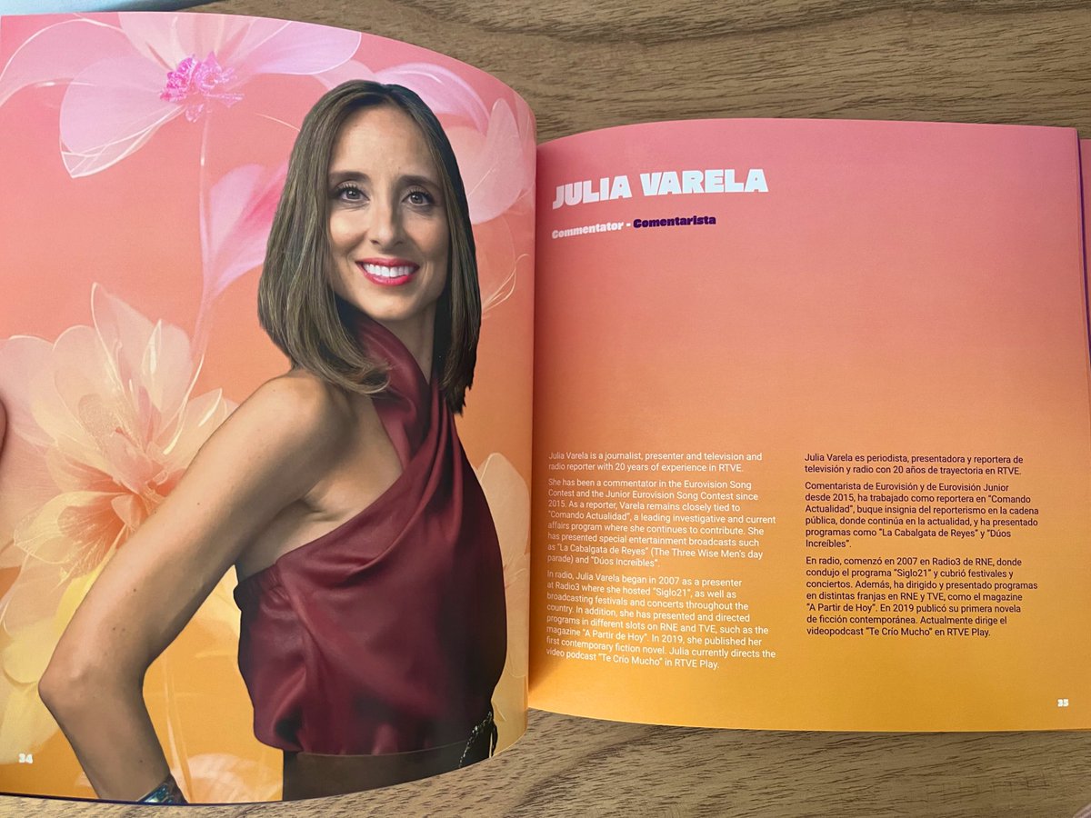 JuliaVarela__'s tweet photo. La maravilla de dossier de Eurovisión Junior para medios internacionales que ha salido de mi casa @RTVE_Com @rtve Solo apto para amantes del papel y de #Eurovision #letsbloom #JESC2024 #commentator #Madrid 

@MariaEizaguirre @anabordas https://t.co/gsuEqybnnU