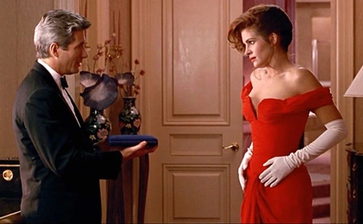 The 21 Most Iconic Dresses of All Time 1. Julia Roberts (Pretty Woman, 1990) Richard Gere's character, Edward Lewis, in Pretty Woman is not the only thing that keeps the eyes of millions The 21 Most Iconic Dresses of All Time 1. Julia Roberts (Pretty Woman, 1990) Richard Gere's character, Edward Lewis, in Pretty Woman is not the only thing that keeps the eyes of millions