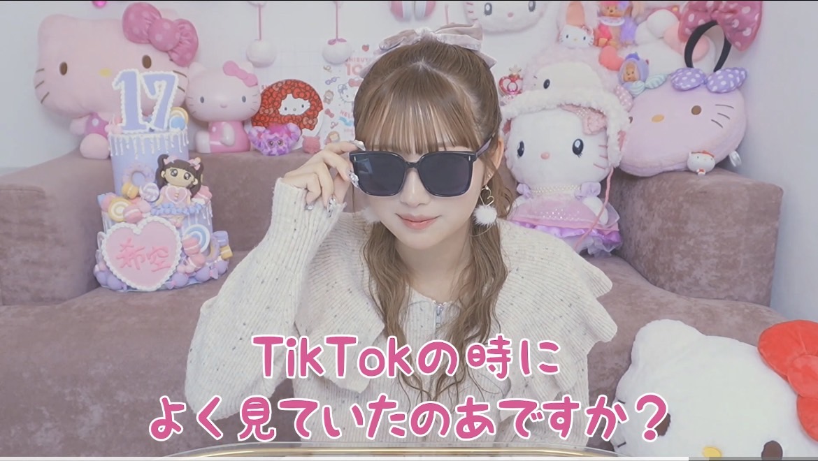 辻希美の長女・希空(のあ)17歳
“完全顔出し”で自己紹介💕
YouTubeチャンネル開設を報告
oricon.co.jp/news/2356063/?…

辻希美（37）と杉浦太陽（43）の長女・希空。これまで公開した動画などではサングラスをかけたままだったが、初めて素顔を公開した。早くも「辻ちゃんにそっくり！」といった声も。