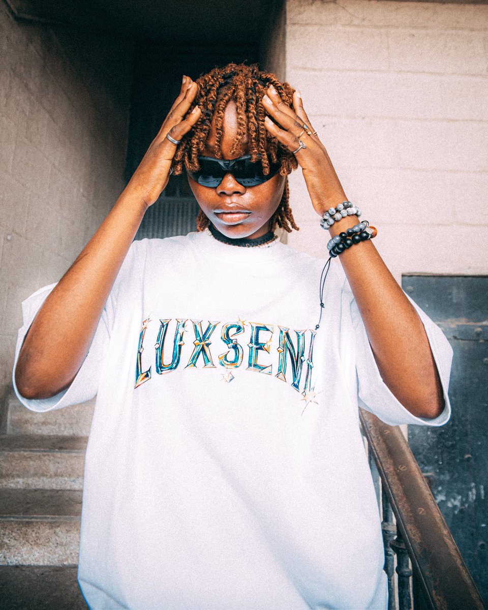 LuxṢeni ™ tweet media