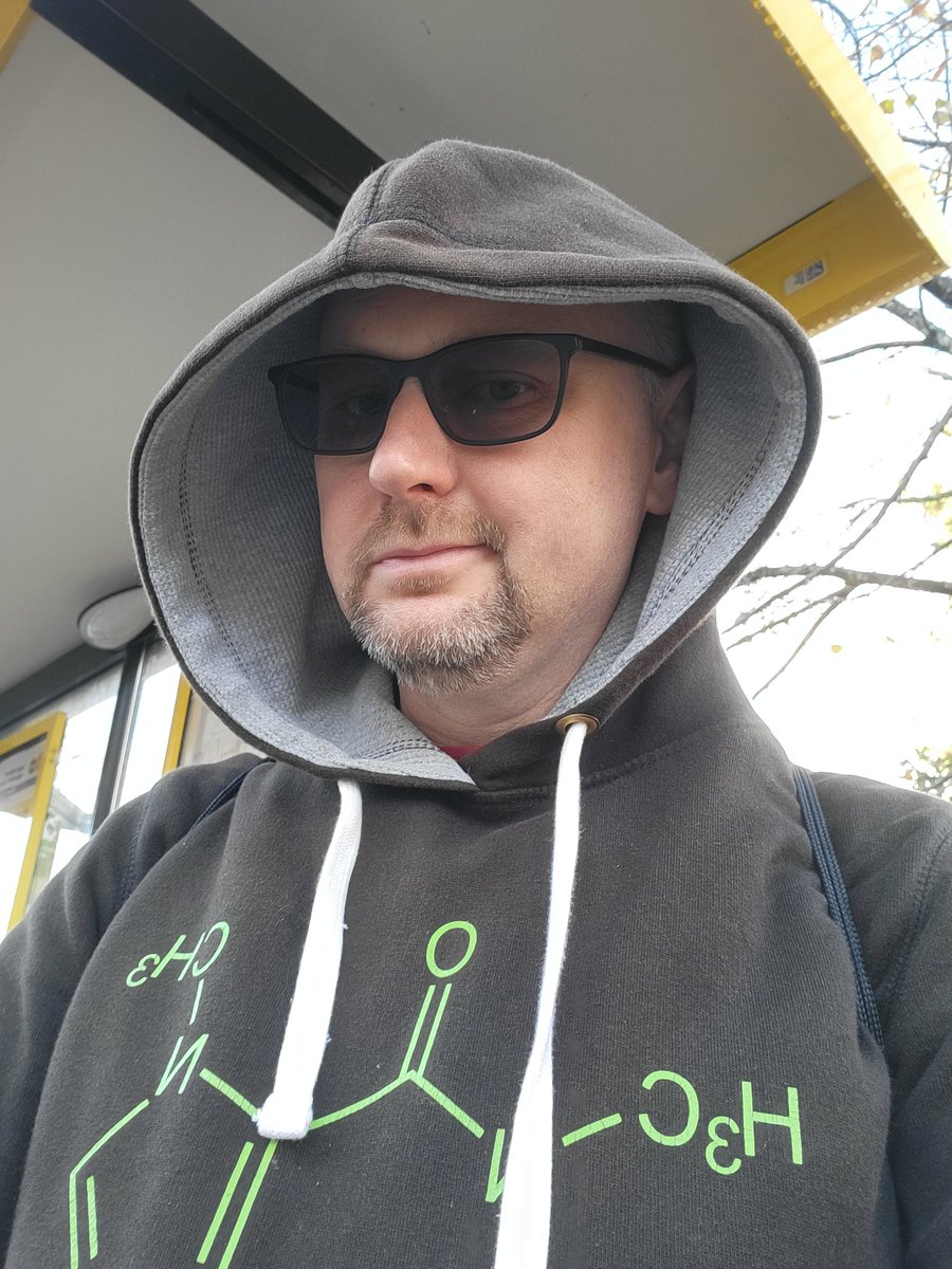 Del_Boy_Guru's tweet photo. It's cold outside, there's no kind of atmosphere. I'm all alone, more or less... 'cept for you lovely lot reading this 🥶💯👀

Doing my best Assassin impression as I gallivant around today whilst the weather is clear!

Anyone else a busy bee? 🐝😋

#ManicTuesday
#ForTheCreed https://t.co/UWGuJCFCIq