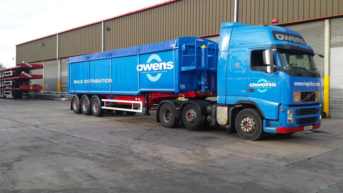 pac12block's tweet photo. Picking up a new tipper from @SDCtrailers  14 years ago today. @@owensgroupuk @riowen_ors https://t.co/Gr0V6BGSXR