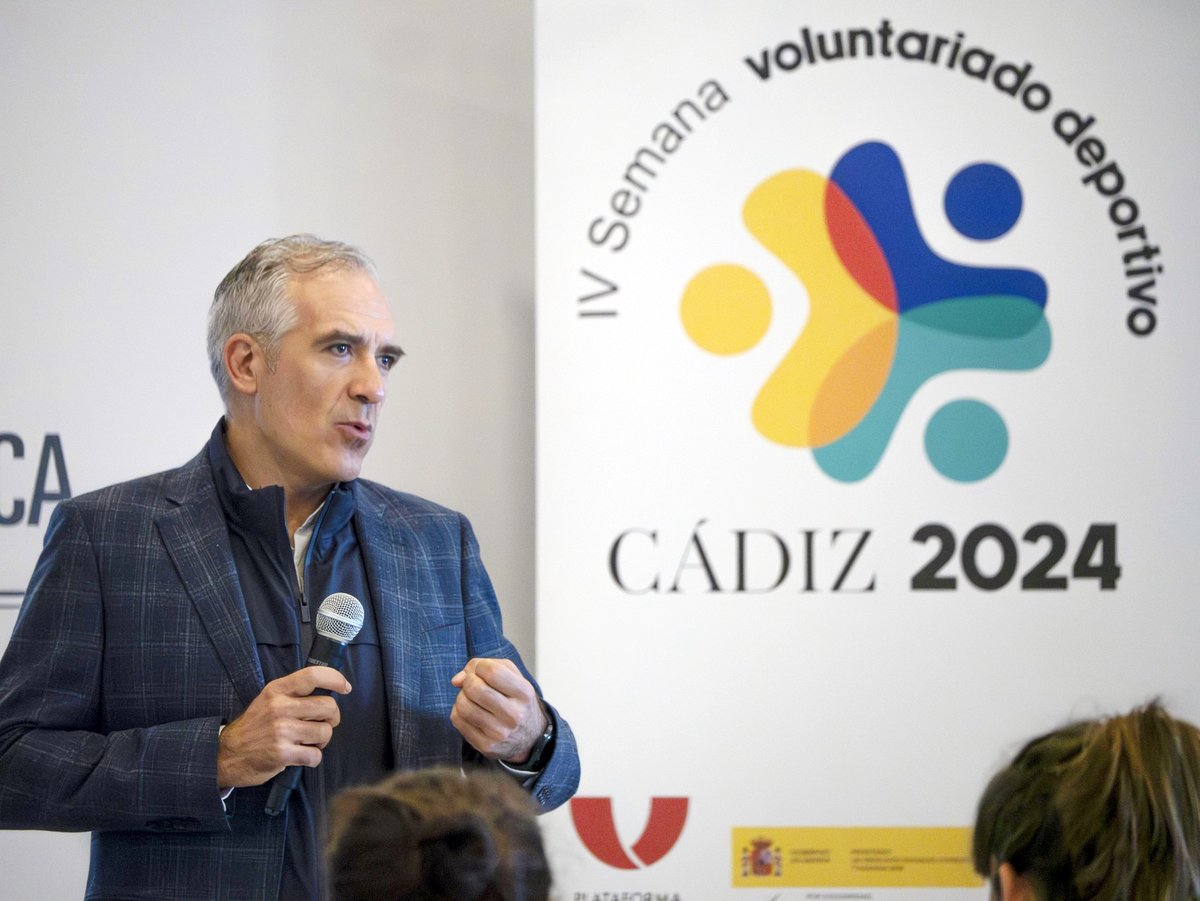 FundPersan's tweet photo. El responsable del CEI-Persán, Francisco José Santolaya, ha intervenido con una ponencia en la Semana del #VoluntariadoDeportivo2024.

Como experto en participación ciudadana repasó las motivaciones de las personas que ejercen este tipo de #voluntariados así como sus beneficios. https://t.co/xcTUqQGooV