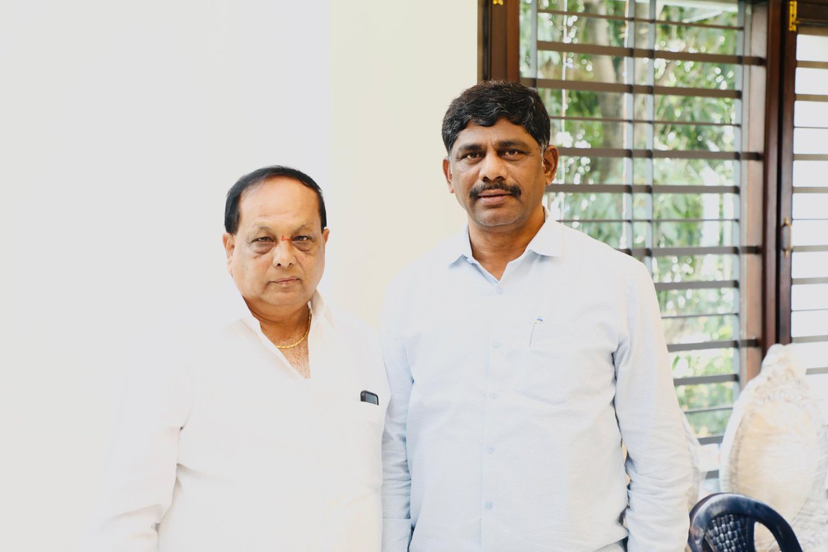 DKSureshINC's tweet photo. ರಾಜರಾಜೇಶ್ವರಿ ನಗರ ವಿಧಾನ ಸಭಾ ಕ್ಷೇತ್ರದ ಕಾಂಗ್ರೆಸ್‌ನ ಹಿರಿಯ ಮುಖಂಡರಾದ ಶ್ರೀ ಎಸ್. ಬೆಟ್ಟಸ್ವಾಮಿಗೌಡ ಅವರು ನಾಗರಬಾವಿಯಲ್ಲಿ ನೂತನವಾಗಿ ನಿರ್ಮಿಸಿರುವ 'ಸುಖದಾತ್ರಿ ನಿಲಯ'ದ ಗೃಹಪ್ರವೇಶ ಸಮಾರಂಭದಲ್ಲಿ ಪಾಲ್ಗೊಂಡು, ಶುಭಹಾರೈಸಿದೆ.

#DKSuresh https://t.co/KaT5KFlJXg